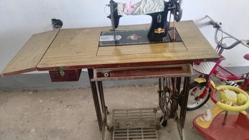 父母结婚时的嫁妆,40年前生产缝纫机还能使用,厂家都倒闭了